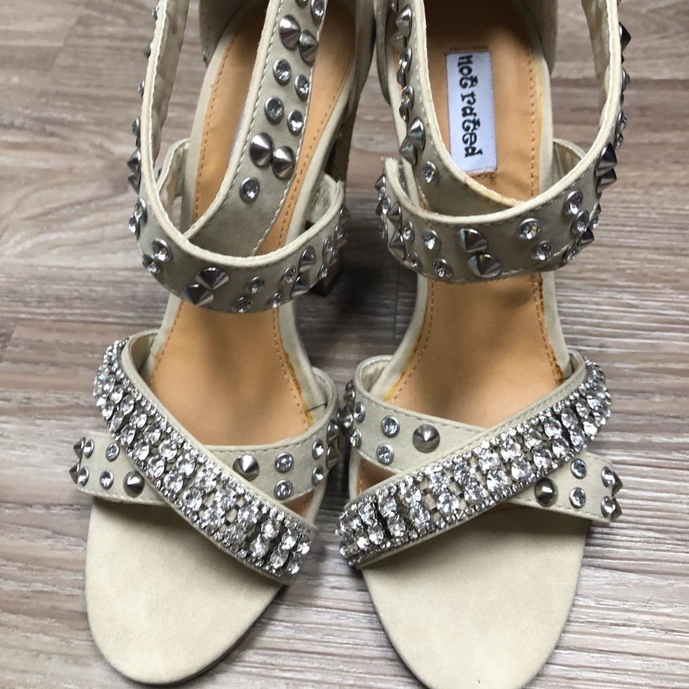 Cream Rhinestone Heels size 8 - Picture 3 of 5